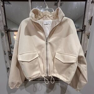 Sadie & Sage Cream Quilted Fabric Zip up jacket with pockets. XSMALL. Like new